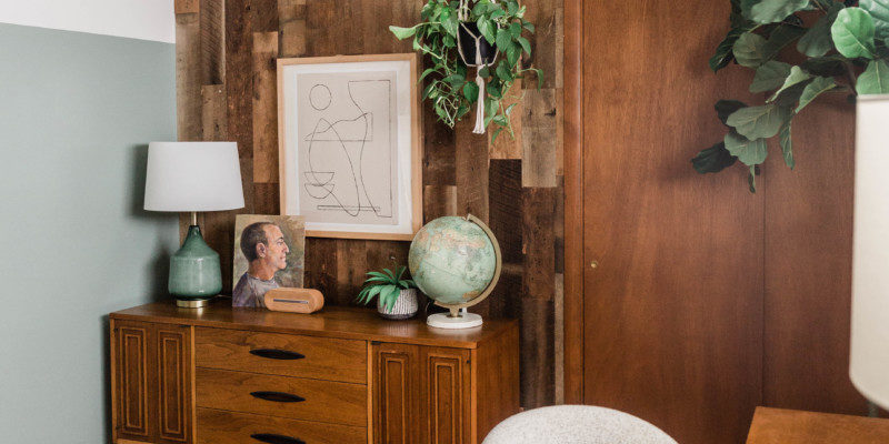 Simple Ways To Spotlight Your Brown Barnwood Wall